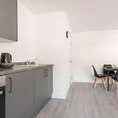 Smart 1 Bedroom In With Parking Apartman Bradford