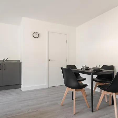 Smart 1 Bedroom In With Parking