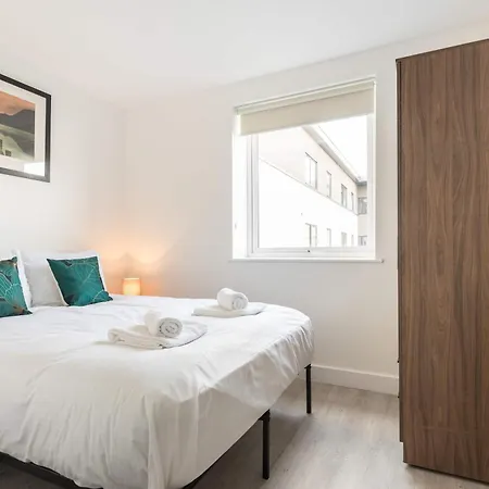 Smart 1 Bedroom In With Parking Apartment Bradford (West Yorkshire)