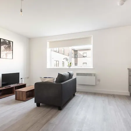 Smart 1 Bedroom In With Parking