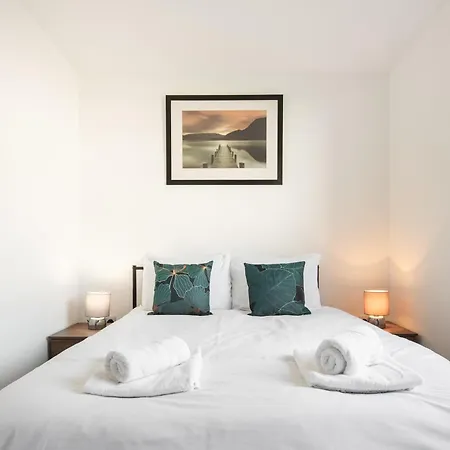 Apartment Smart 1 Bedroom In With Parking *