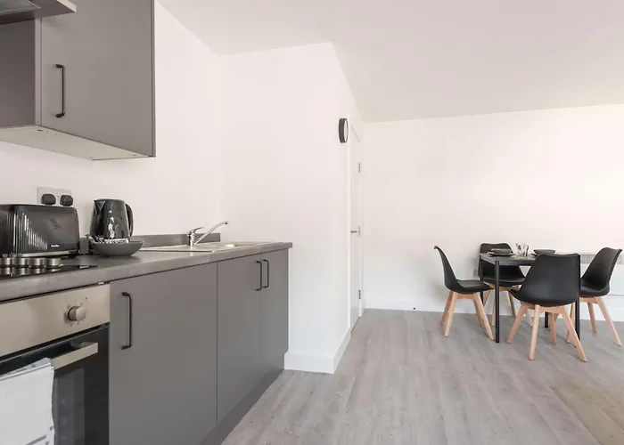 Smart 1 Bedroom In With Parking Apartment Bradford (West Yorkshire)