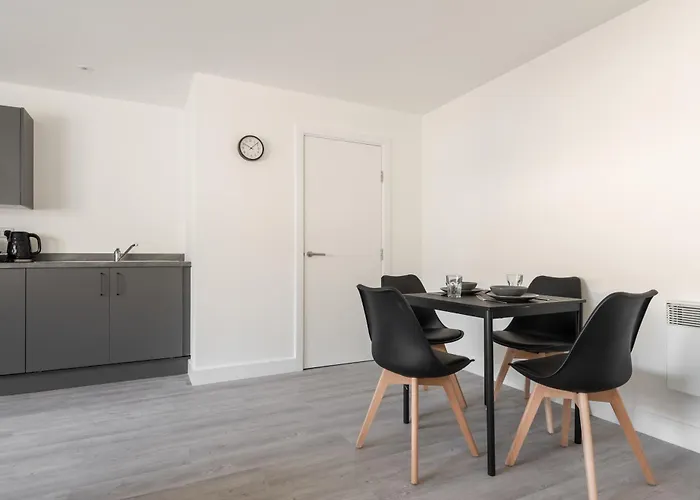 Smart 1 Bedroom In With Parking