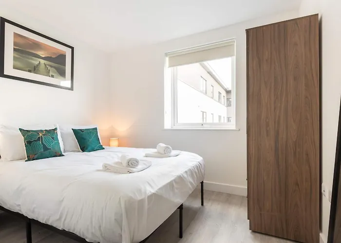 Smart 1 Bedroom In With Parking Apartment Bradford (West Yorkshire)