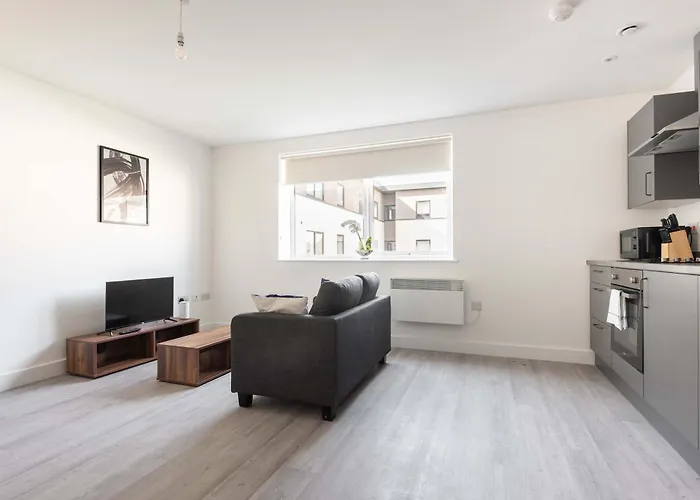 Smart 1 Bedroom In With Parking