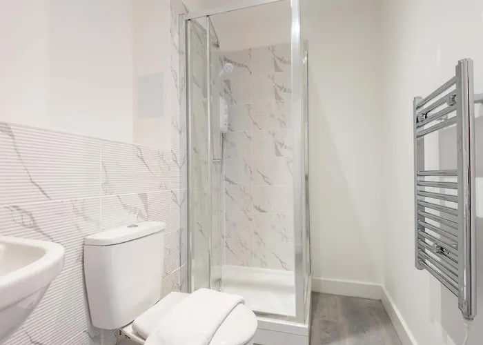 Smart 1 Bedroom In With Parking Apartment *